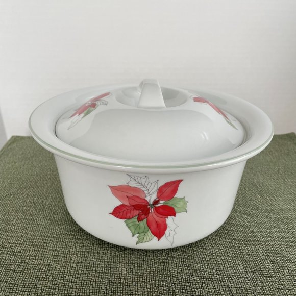 Vintage Poinsettia by BLOCK Christmas Holiday 2 Qt Round Covered Casserole/Lid - Picture 7 of 7